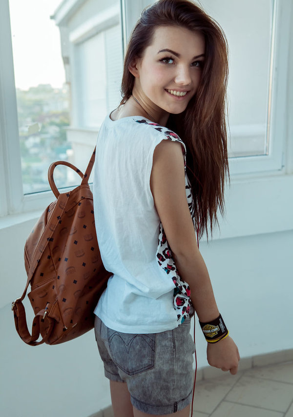 Аринка, 18